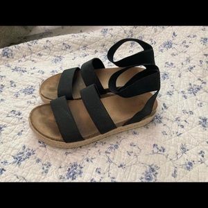 Platform sandals